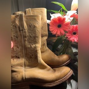 “Pre-Loved” Woman’s 8.5 Frye Leather cowboy boots